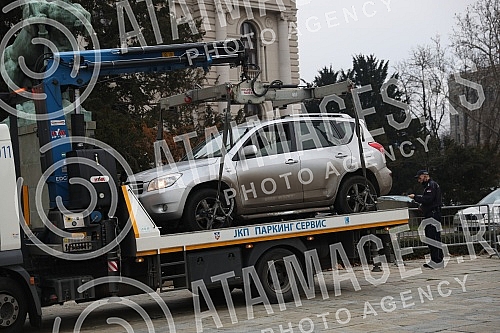The man P.B. broke the protective fence in front of the National Assembly of the Republic of Serbia with a Toyota rav 4 car, threatening 