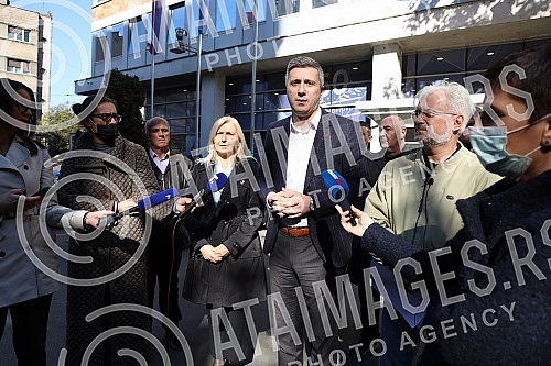 President of the Serbian movement Dveri Bosko Obradovic and environmental activist prof. Dr. Dusko Kuzovic, held a press conference in front of the building of the Radio Television of Serbia, with the topic: 