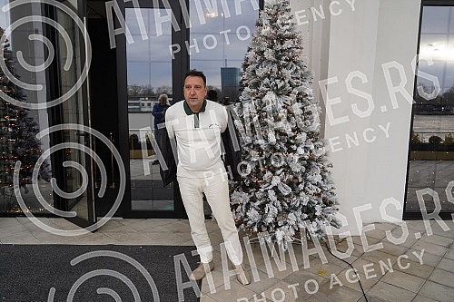 Hajrudin Hari Varesanovic - Hari Mata Hari announced at a press conference at The Dream event center a concert to be held on Saturday, December 11th.Hajrudin Hari Varesanovic -  Hari Mata Hari je na konferenciji za medije u event centru The Dream n