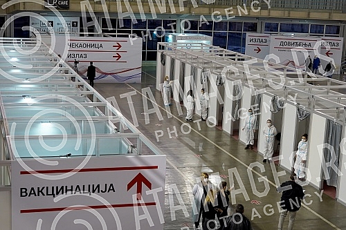 At the Belgrade fair, the revaccination of citizens with the chinese vaccine, manufactured by Sinofarm, against the COVID-19 virus began after a period of 21 days after the first dose of the vaccine.Na Beogradskom sajmu pocela je revakcinacija grad