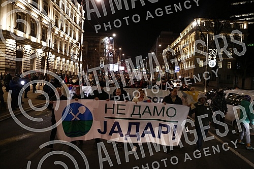 In front of the Presidency of Serbia, despite the ban on the gathering, several hundred citizens gathered at a protest organized by the organization Kreni - Promeni, demanding a ban on the extraction of pine and lithium.Ispred Predsednistva Srbije,
