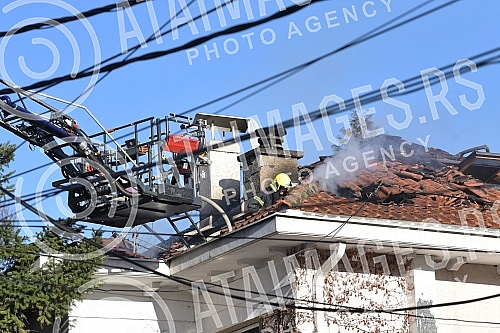 A fire broke out in the residence of the Croatian Embassy, located at 17b Sanje Zivanovic Street in Senjak.U rezidenciji Hrvatske ambasade koja se nalazi u Ulici Sanje Zivanovic 17b na Senjaku  izbio je pozar.