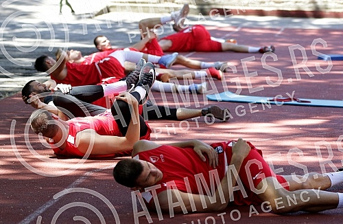 Red Star basketball players are returning to rhythm during training after a two-month break due to coronavirus pandemic. Kosarkasi Crvene zvezde se na treningu vracaju  u ritam posle dvomesecne pauze zbog pandemije korona virusa.