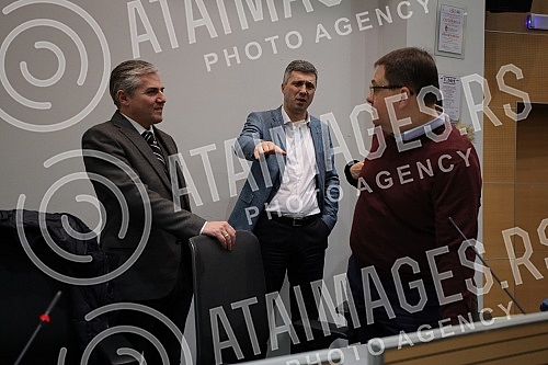 Organized by the Serbian movement Dveri in the hall of the Municipal Assembly of Stari grad, a panel discussion was held on the referendum LET'S NOT GIVE A CONSTITUTION!U organizaciji Srpskog pokreta Dveri u sali Skupstine opstine Stari grad odrzan