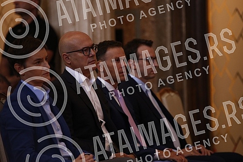 The President of Serbia, Aleksandar Vucic, held a press conference where he announced the name of the representative for the composition of the new Government and spoke about other topics - electricity, gas and Kosovo and Metohija.
Predsednik Srbije The President of Serbia, Aleksandar Vucic, held a press conference where he announced the name of the representative for the composition of the new Government and spoke about other topics - electricity, gas and Kosovo and Metohija.
Predsednik Srbije