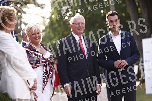 US Ambassador to Serbia Christopher Hill hosted a reception to celebrate the national holiday of the United States, Independence Day.Ambasador SAD u Srbiji Kristofer Hil priredio je prijem povodom proslave nacionalnog praznika Sjedinjenih Americkih