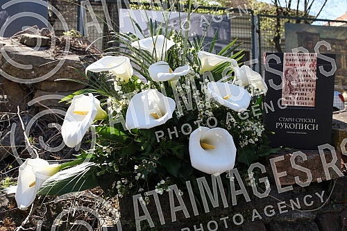 With the symbolic laying of books and flowers, the Day of Remembrance of the Suffering of the National Library of Serbia in the Second World War was marked on Kosancicev venac.
Simbolicnim polaganjem venaca i cveca obelezen je Dana secanja na strada With the symbolic laying of books and flowers, the Day of Remembrance of the Suffering of the National Library of Serbia in the Second World War was marked on Kosancicev venac.
Simbolicnim polaganjem venaca i cveca obelezen je Dana secanja na strada
