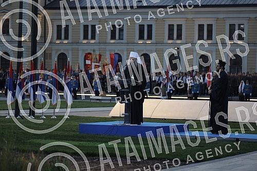 The central manifestation on the occasion of the Day of Serbian Unity, Freedom and the National Flag is being held on Savka Square near the monument to Stefan Nemanja. Centralna manifestacija povodom Dana srpskog jedinstva, slobode i nacionalne zas