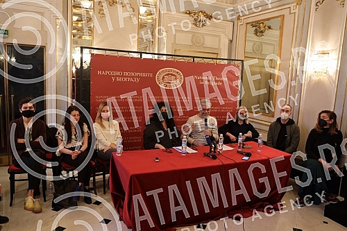 A press conference was held at the National Theater on the occasion of the premiere of the play Orlando by Virginia Woolf, directed by Bojan Djordjev.
U Narodno pozoristu odrzana konferencija za novinare povodom premijere drame Orlando Virdzinije V A press conference was held at the National Theater on the occasion of the premiere of the play Orlando by Virginia Woolf, directed by Bojan Djordjev.
U Narodno pozoristu odrzana konferencija za novinare povodom premijere drame Orlando Virdzinije V