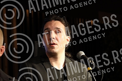 The press conference of the Osvajaci band from Kragujevac was held at the Lisbon club in the mts Dvorana.Konferencija za novinare kragujevackog benda Osvajaci odrzana je u klubu Lisabon u mts Dvorani.