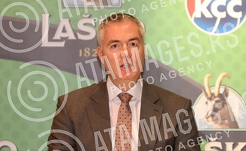 Signing of the sponsorship agreement between the Basketball Association of Serbia and the Lasko brewery.Potpisivanje sponzorskog ugovora izmedju Kosarkaskog saveza Srbije i pivare Lasko.