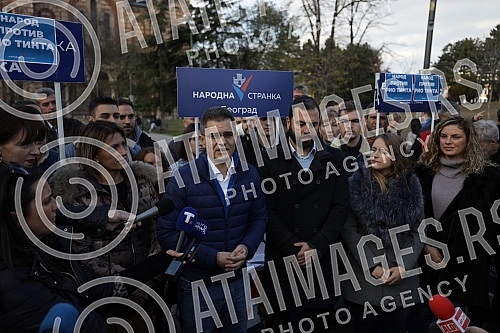 In Tasmajdan Park, People's Party President Vuk Jeremic issued a statement regarding criminal charges against Serbian Prime Minister Ana Brnabic and Ministers Zorana Mihajlovic and Irena Vujovic in connection with plans to open a Rio Tinto lithium mi