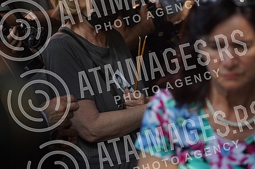 The coffin with the body of Matej Peris was taken out of the church of St. Anthony, and the funeral procession began at 5 pm, led by Mosinjor Stanislav Hocevar, Belgrade's archbishop and metropolitan.
Kovceg sa telom Mateja Perisa iznet je iz crkve The coffin with the body of Matej Peris was taken out of the church of St. Anthony, and the funeral procession began at 5 pm, led by Mosinjor Stanislav Hocevar, Belgrade's archbishop and metropolitan.
Kovceg sa telom Mateja Perisa iznet je iz crkve