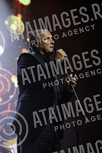 The famous Split tenor Goran Karan, after two big successful concerts in the Serbian capital in 2018 and 2019, returned to the Big Stage of the mts Dvorana.Proslavljeni splitski tenor Goran Karan, nakon dva velika uspesna koncerta u srpskoj preston