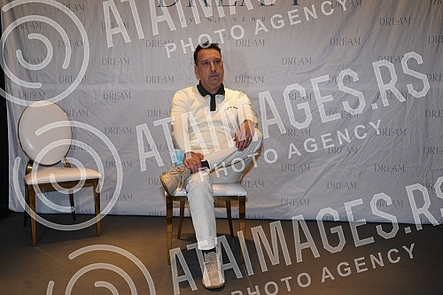 Hajrudin Hari Varesanovic - Hari Mata Hari announced at a press conference at The Dream event center a concert to be held on Saturday, December 11th.Hajrudin Hari Varesanovic -  Hari Mata Hari je na konferenciji za medije u event centru The Dream n