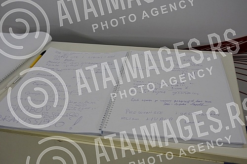 At the Belgrade fair, the revaccination of citizens with the chinese vaccine, manufactured by Sinofarm, against the COVID-19 virus began after a period of 21 days after the first dose of the vaccine.Na Beogradskom sajmu pocela je revakcinacija grad