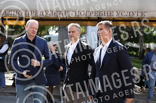 Srbijanka Turajlic, a retired professor of the University of Belgrade and an activist for human rights and freedoms, was buried at the New Cemetery.
Profesorka Univerziteta u Beogradu u penziji i i aktivistkinja za ljudska prava i slobode Srbijanka Srbijanka Turajlic, a retired professor of the University of Belgrade and an activist for human rights and freedoms, was buried at the New Cemetery.
Profesorka Univerziteta u Beogradu u penziji i i aktivistkinja za ljudska prava i slobode Srbijanka