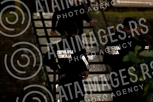 The arrival of communal police (militia) on Belgrade rafts in order to control the implementation of measures in the fight against the crown.Dolazak komunalne policije (milicije) na beogradske splavove kako bi kontrolisali sprovodjenje mera u borbi