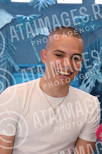 Voyage in WTF Open Air radio in TC Gallery - socializing with fans.Voyage u WTF Open Air radiju u TC Galerija - druzenje sa fanovima.