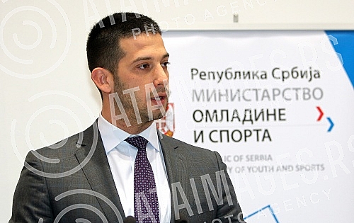 Sastanak predstavnika nacionalnih saveza sa Vanjom Udovicicem - mnistrom omladine i sporta povodom novog zakona o sportu drzana u sali skupstine Stari grad.