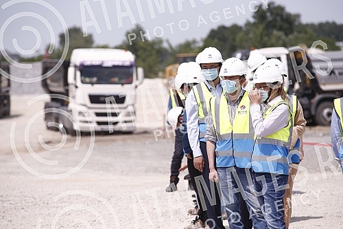 The President of the Republic of Serbia, Aleksandar Vucic, visited the works on the project of building the Belgrade metro on Makisko polje.Predsednik Republike Srbije Aleksandar Vucic obisao je radove na projektu izgradnje beogradskog metroa na Ma