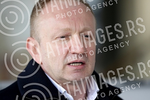 After three hearings of three lawsuits for texts published by Informer, the president of the Party of Freedom and Justice, Dragan Djilas, held a press conference in front of the Palace of Justice.Posle tri saslusanja po tri tuzbe za tekstove koje j