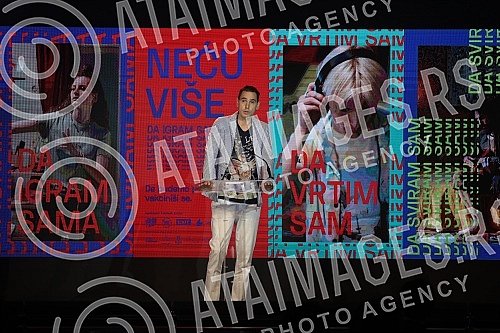 The start of the youth vaccination campaign has been announced at the Belgrade Youth Center.U Domu omladine Beograda najavljen pocetak kampanje za vakcinaciju mladih.