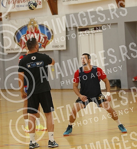 The handball players of Crvena zvezda Grundfos are preparing in Ub, where in the coming days they will play a friendly match against the hosts Ub.Rukometasi Crvene zvezde Grundfos su na pripremama u Ubu, gde ce u narednim danima odigrati jednu prij
