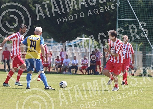 The legends of the Red Star, veterans of the Serbian champions, played a show match today in Vienna against the veterans of the Yugoslav League.Legende Crvene zvezde, veterani sampiona Srbije, odigrali su danas u Becu revijalnu utakmicu protiv vete