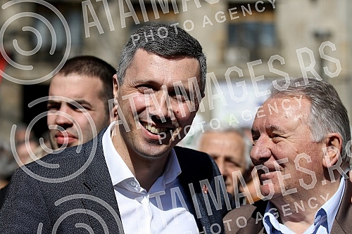 Protest of pensioners and military pensioners because of pension cutsProtest penzionera i vojnih penzionera zbog smanjenja penzija.