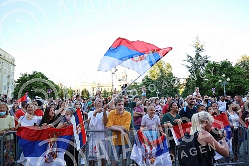 On the terrace of the City Assembly, a solemn reception was organized for the women's basketball team, which won a gold medal at the European Championship. Na terasi Skupstine grada organzovan je svecani docek zenske kosarkaske reprezentacije, koje