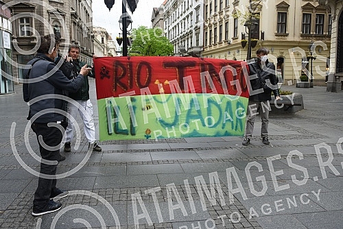 A press conference was held in front of the Serbian Academy of Sciences and Arts, at which representatives of the Oslobodjenje movement and several other opposition parties and movements spoke about submitting a petition demanding a ban on lithium mi