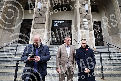 The Ajmo ljudi coalition organized a press conference in front of the Administrative Court on the occasion of the violation of the law by the GIK, which did not decide on the complaints within the legal deadline.Koalicija Ajmo ljudi je organizovala