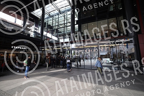 lice received a report that explosives had been planted in the Rajiceva shopping center in Belgrade, which led to the evacuation of visitors to the facility.Policija je dobila prijavu da je u trznom centru Rajiceva u Beogradu postavljen eksploziv, 