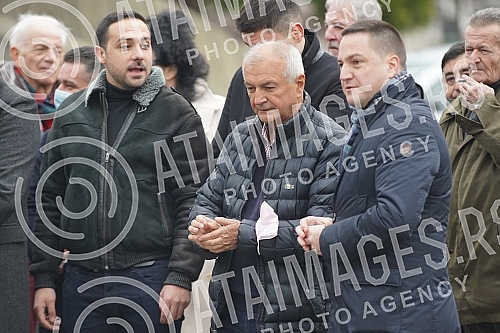A memorial service on the occasion of the 40th day since the death of Milutin Mrkonjic was held at the New Cemetery.Pomen povodom 40 dana od smrti Milutina Mrkonjica odrzan je na Novom groblju.