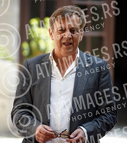 Press conference on the occasion of the opening of the summer theater stage THEATER (which will be located in the yard of the Captain Misina building - Rectorate of the University of Belgrade). Konferencija za medije povodom otvaranja letnje pozori