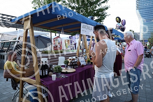 The performance of the group Frajle is part of Berry Fest, the first festival of strawberry fruit in Belgrade.Nastup grupe Frajle su sklopu Berry festa, prvog festivala jagodastog voca u Beogradu.