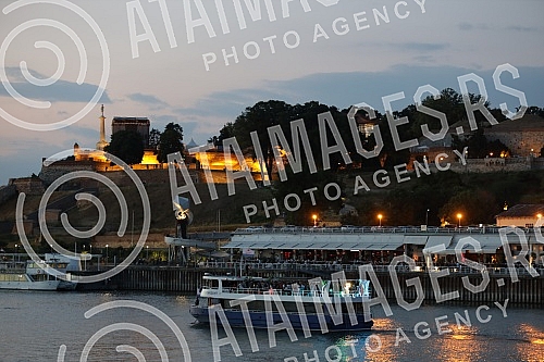 View of Belgrade and the coast by the river SavaPogled na Beograd i obalu sa reke Save