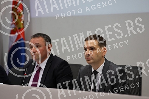 The working and election assembly of the Democratic Party of Serbia was held in the building of the municipality of Stari grad.
Radna i izborna Skupstinu Demokratske stranka Srbije odrzana je u zgradi opstine Stari grad. The working and election assembly of the Democratic Party of Serbia was held in the building of the municipality of Stari grad.
Radna i izborna Skupstinu Demokratske stranka Srbije odrzana je u zgradi opstine Stari grad.