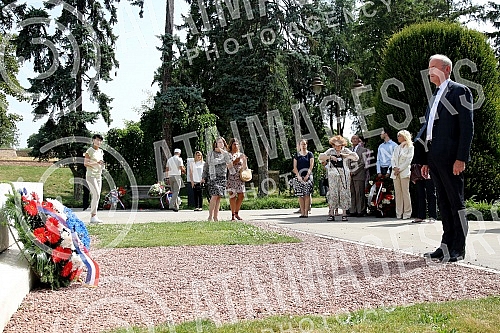 The Mayor of Belgrade, Zoran Radojicic, the Minister of Labor, Employment, Veterans and Social Affairs, Darija Kisic Tepavcevic, and the Ambassador of France to Serbia, Zan-Louis Falconi, laid wreaths at the Monument of Gratitude to France on the occ
