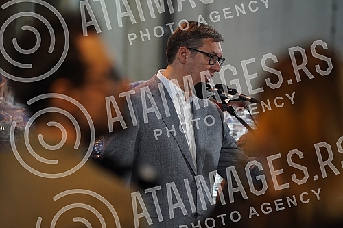 The President of the Republic of Serbia, Aleksandar Vucic, visited the warehouse of the Republic Directorate for Commodity Reserves - General Cargo Warehouse, Belgrade.Predsednik Republike Srbije Aleksandar Vucic obisao je skladista Republicke dire