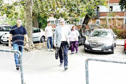 The arrival of members of the Serbian Progressive Party to the session of the Presidency, where a decision will be made on the SNS candidate for the President of the National Assembly.Dolazak clanova Srpske napredne stranke na sednicu Predsednistva