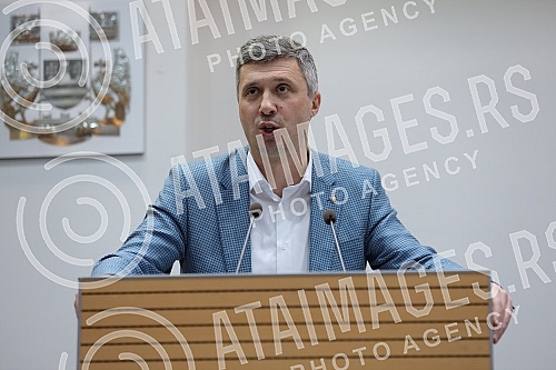 Organized by the Serbian movement Dveri in the hall of the Municipal Assembly of Stari grad, a panel discussion was held on the referendum LET'S NOT GIVE A CONSTITUTION!U organizaciji Srpskog pokreta Dveri u sali Skupstine opstine Stari grad odrzan