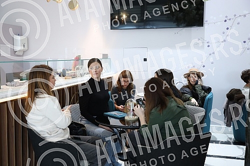 Promotion of new products of the BeSafe and Ergobaby brands with certified educators was held in the Jungle Baby store.
Promocija novih proizvoda brendova BeSafe i Ergobaby uz sertifikovane edukatore odrzana je u Jungle Baby prodavnici. Promotion of new products of the BeSafe and Ergobaby brands with certified educators was held in the Jungle Baby store.
Promocija novih proizvoda brendova BeSafe i Ergobaby uz sertifikovane edukatore odrzana je u Jungle Baby prodavnici.