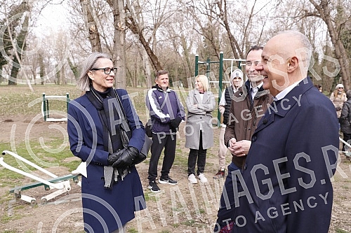 As part of the Open the Blue Circle project, the renovated pedestrian-recreational Homler trail was ceremoniously opened on Ada Cigalnija. U sklopu projekta Otvori plavi krug na Adi Cigalniji svecano je otvorena renovirana pesacko - rekreativna Hom