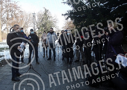 Borko Stefanovic, Vice president of the Party of freedom and justice, held a press conference on the topic of wiretapping in front of the Presidency of Serbia.Ispred Predsednistva Srbije konferenciju za novinare na temu prisluskivanja odrzao je pot