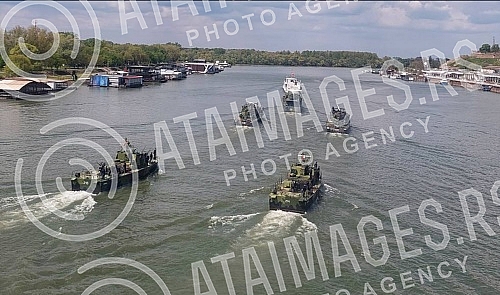 Members of the River Flotilla sail on the Sava River.Pripadnici Recne flotile plove rekom Savom.
