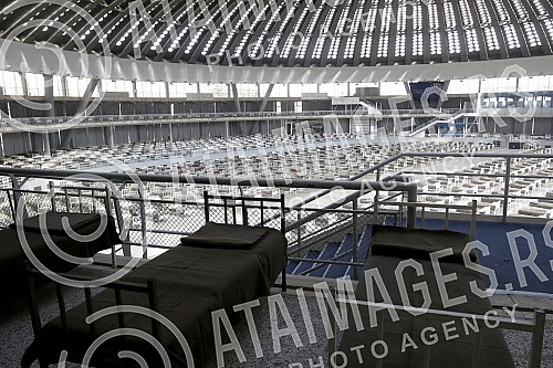 Military beds set up in the halls 1 and 4 of the Belgrade Fair for people with milder sympoms of coronavirus.Vojni kreveti postavjeni u halama 1 i 4 Beogradskog sajma za ljude koji imaju blaze simtome korona virusa.