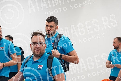 The basketball team of Serbia left early this morning from Nikola Tesla Airport to Prague for the European Championship.Kosarkaska reprezentacija Srbija otputovala je rano jutros sa aerodromu Nikola Tesla u Prag na Evropsko prvenstvo.