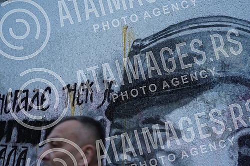 Activists Aida Corovic and Jelena Jacimovic Jachim threw eggs at a mural by Ratko Mladic, painted on the corner of Njegoseva and Aleksa Nenadovic.Aktivistkinje Aida Corovic i Jelena Jacimovic Jachim gadjale su jajima mural Ratka Mladica, koji je os